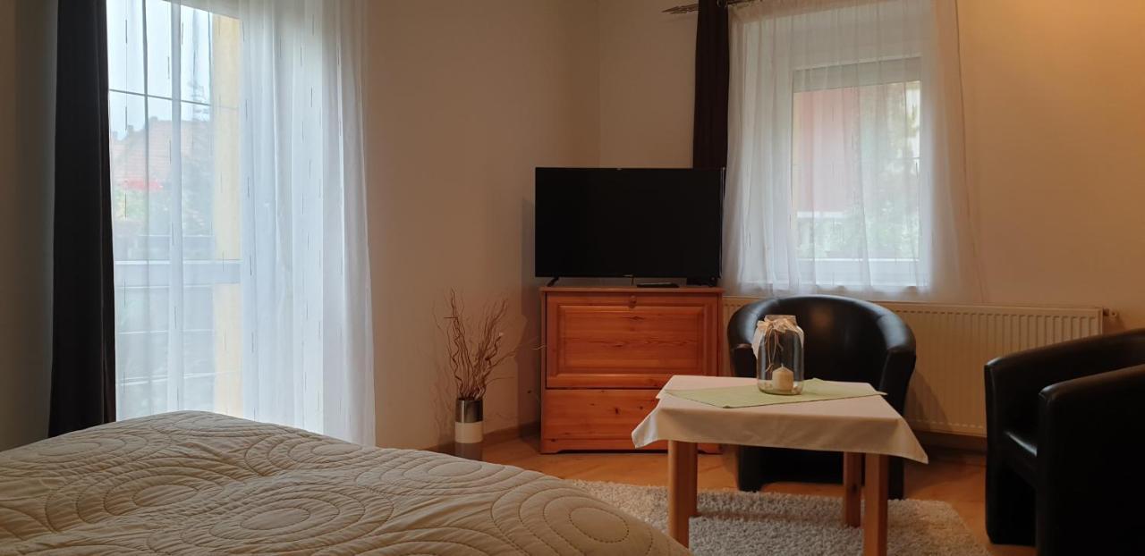 Topart Apartman Tapolca Exterior foto